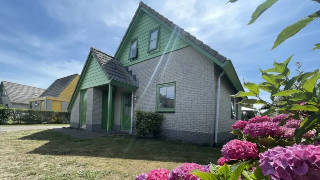Strandparel 77 · Bungalow in Julianadorp foto 1